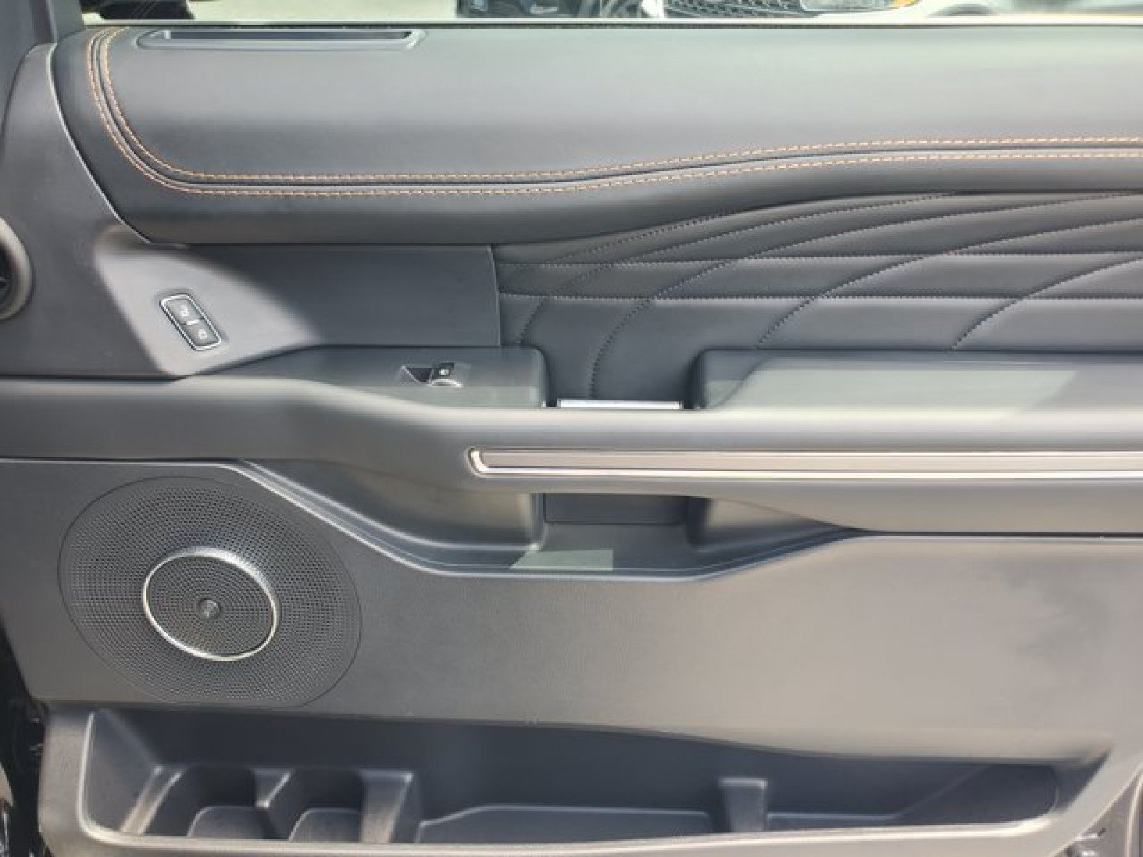 Certified 2024 Ford Expedition Max Platinum RWD image 39