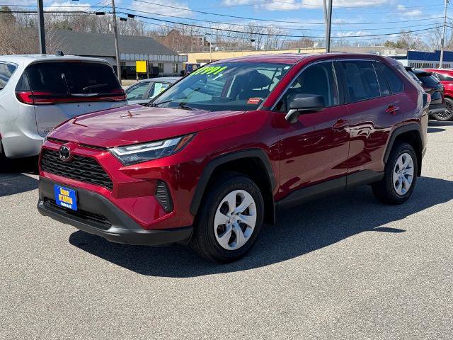 Used 2023 Toyota RAV4 LE AWD/4WD image 3