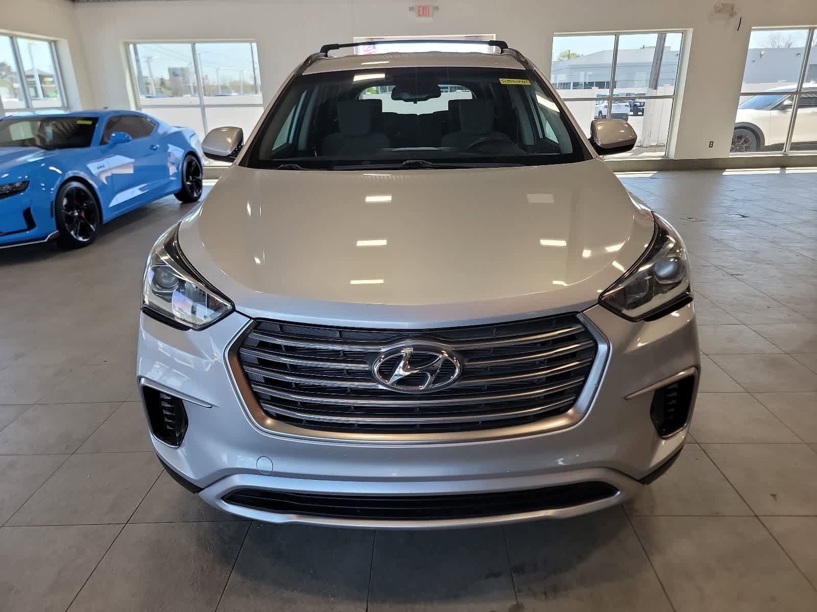 Used 2018 Hyundai Santa Fe SE w/ Cargo Package AWD/4WD image 2