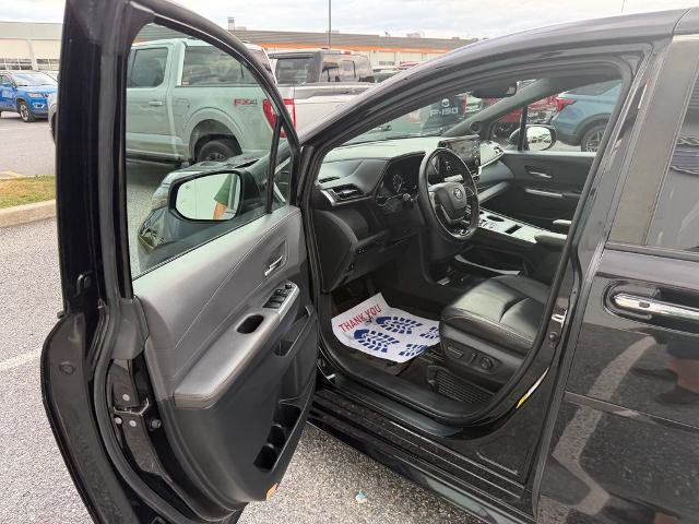 Used 2022 Toyota Sienna XLE Woodland Edition AWD/4WD image 10
