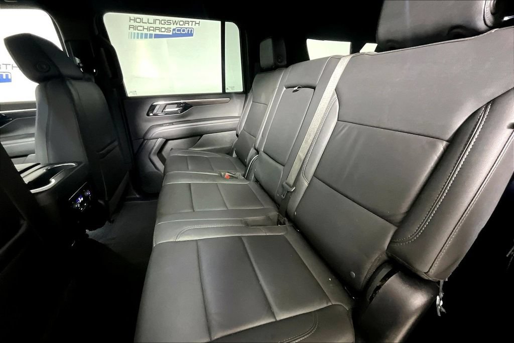 Used 2025 Chevrolet Suburban Z71 AWD/4WD image 21