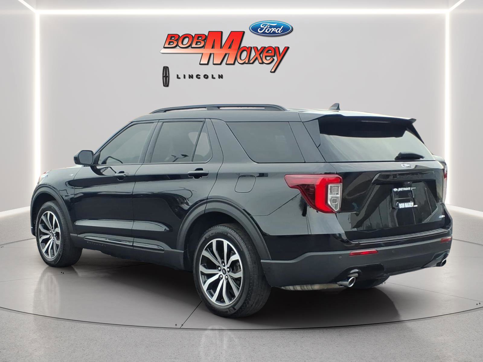 Certified 2023 Ford Explorer ST-Line image 2