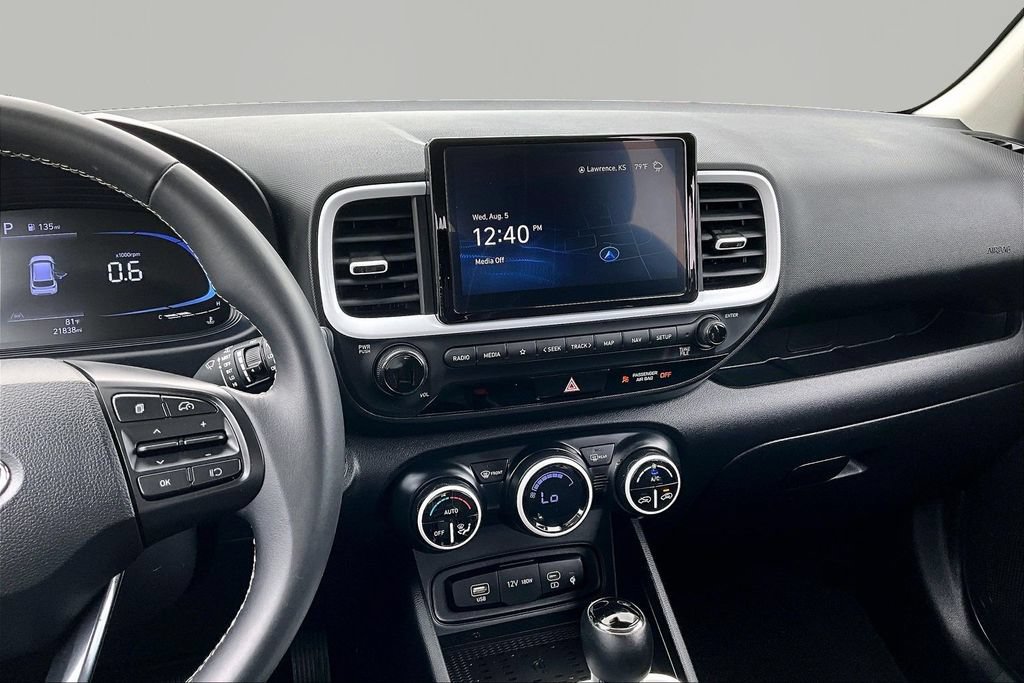 Used 2024 Hyundai Venue Limited FWD image 6