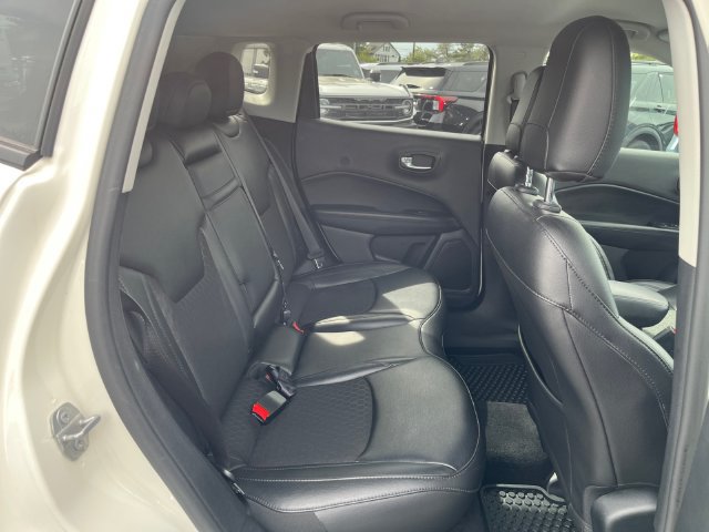 Used 2019 Jeep Compass Latitude AWD/4WD image 27