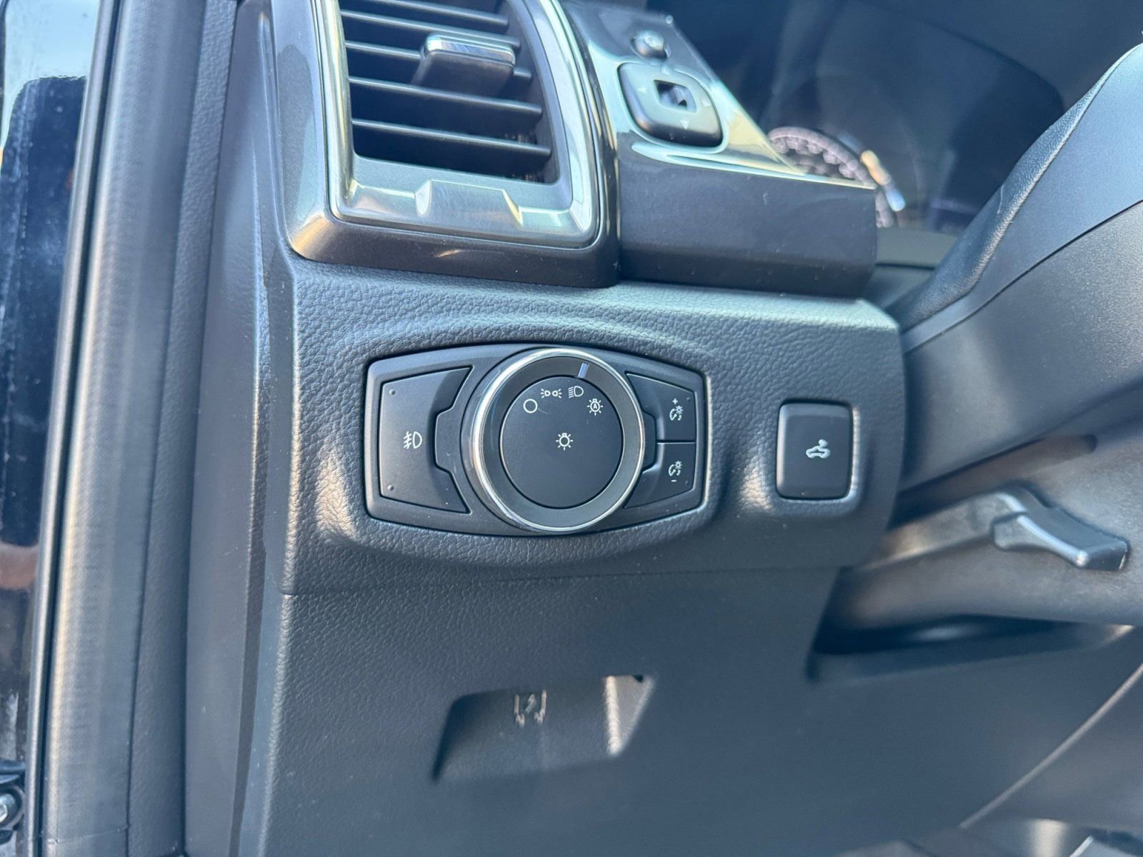 Certified 2020 Ford Ranger Lariat w/ Technology Package image 20