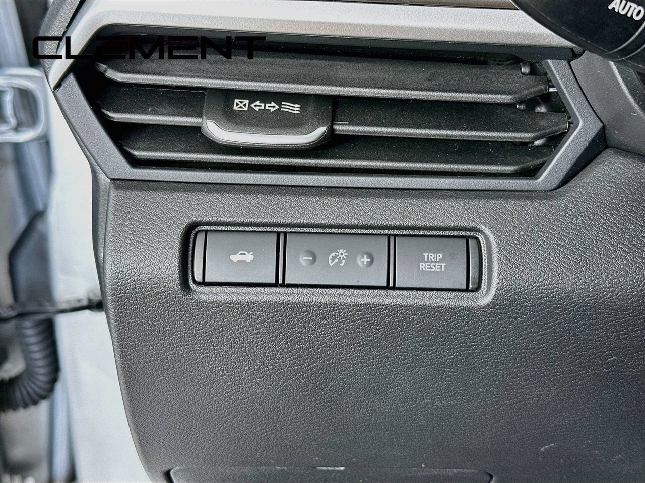 Used 2025 Nissan Altima 2.5 SV FWD image 14