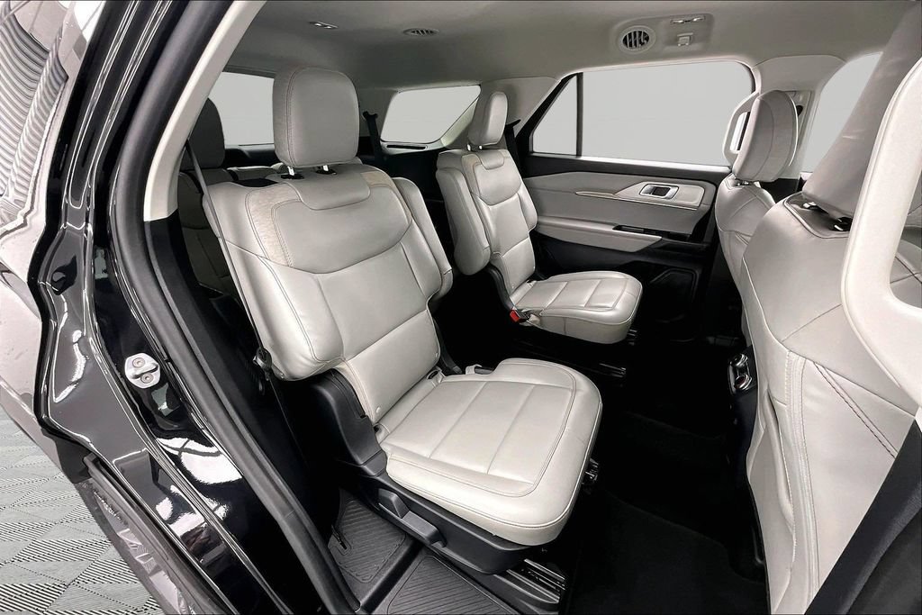Certified 2025 Ford Explorer Active w/ Active Comfort Package AWD/4WD image 27