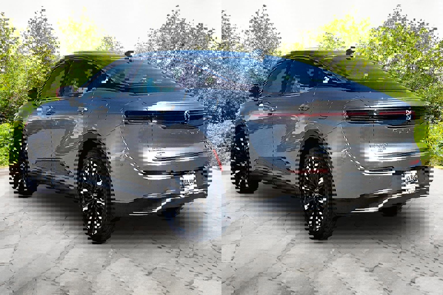 Used 2023 Toyota Crown Platinum image 2