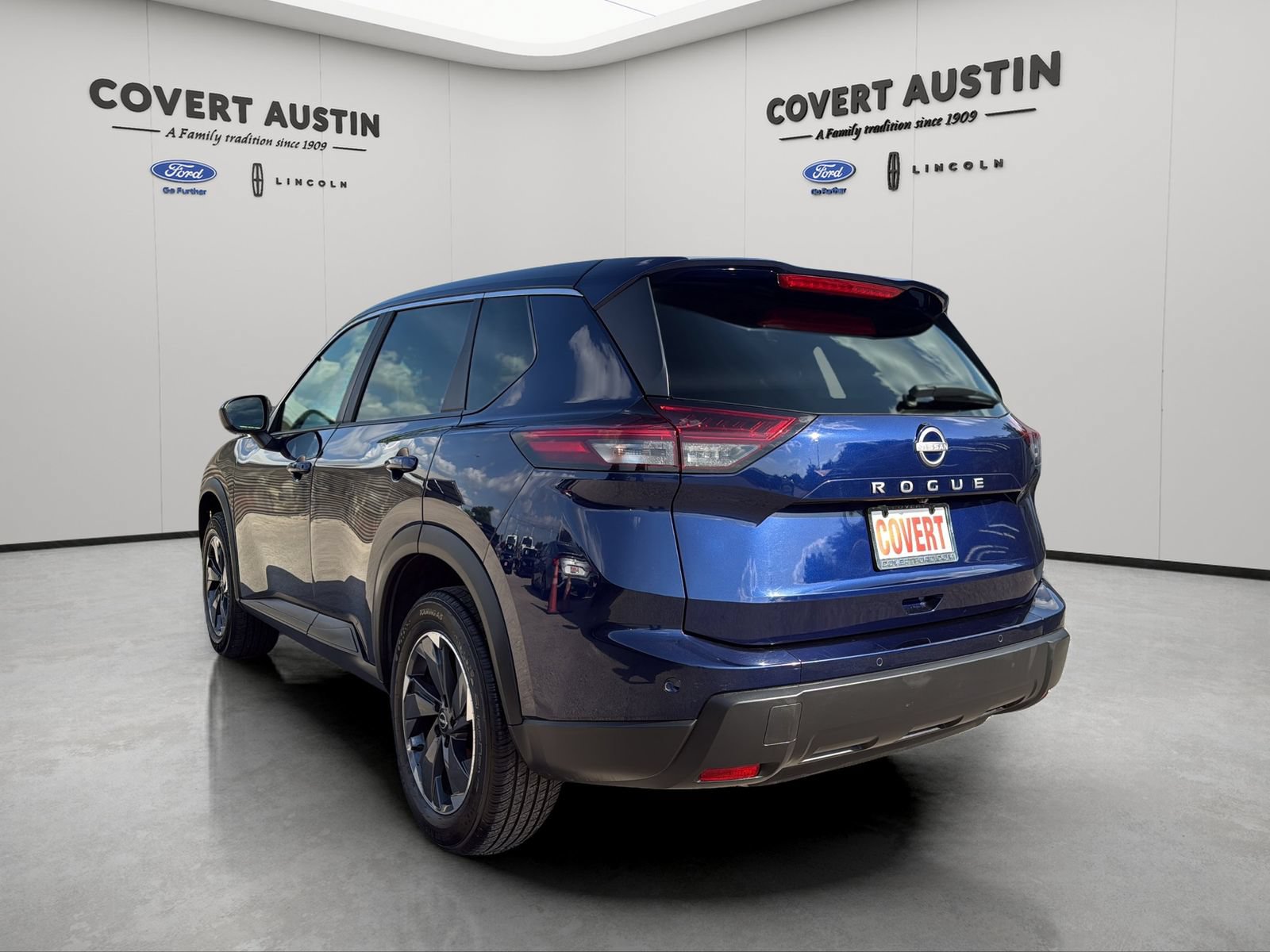 Used 2025 Nissan Rogue SV FWD image 4