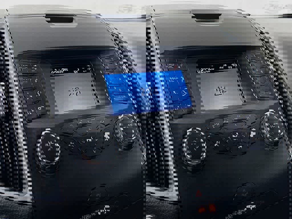 Certified 2019 Ford Edge SE image 20