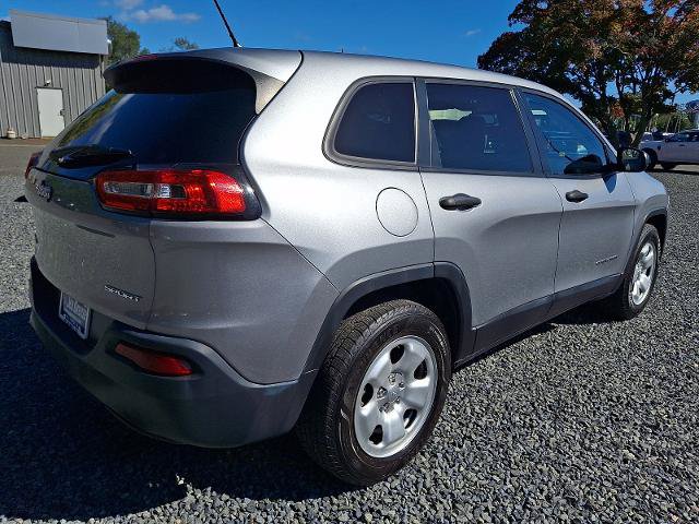 Used 2017 Jeep Cherokee Sport AWD/4WD image 6