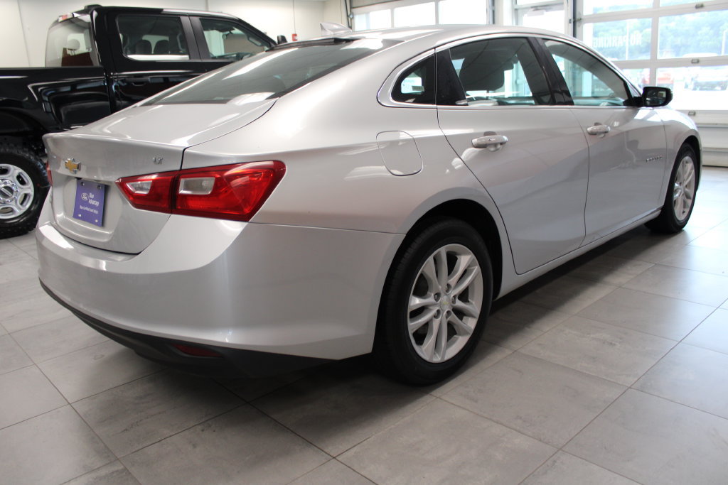 Used 2018 Chevrolet Malibu LT FWD image 4