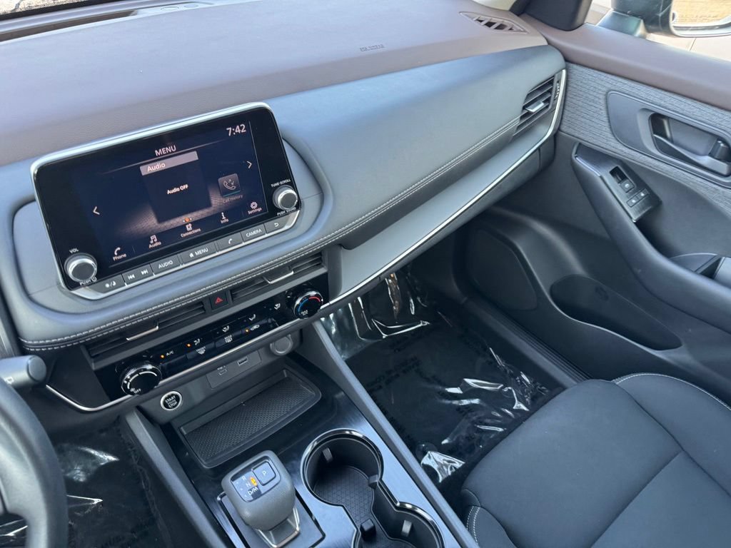Used 2023 Nissan Rogue S AWD/4WD image 22