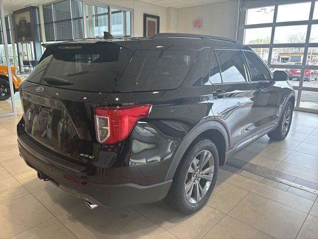 Certified 2023 Ford Explorer XLT w/ Equipment Group 202A AWD/4WD image 3
