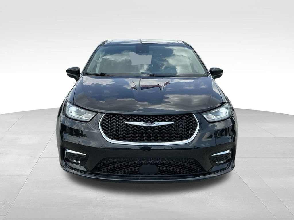 Used 2023 Chrysler Pacifica Touring-L FWD image 17