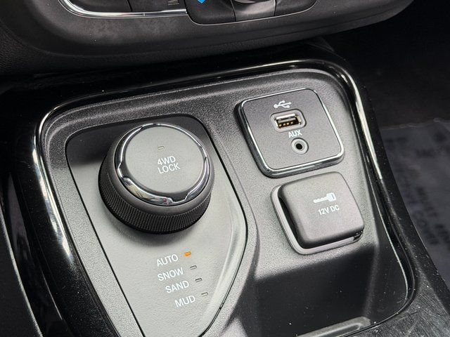 Used 2017 Jeep Compass Limited w/ Navigation Group AWD/4WD image 18