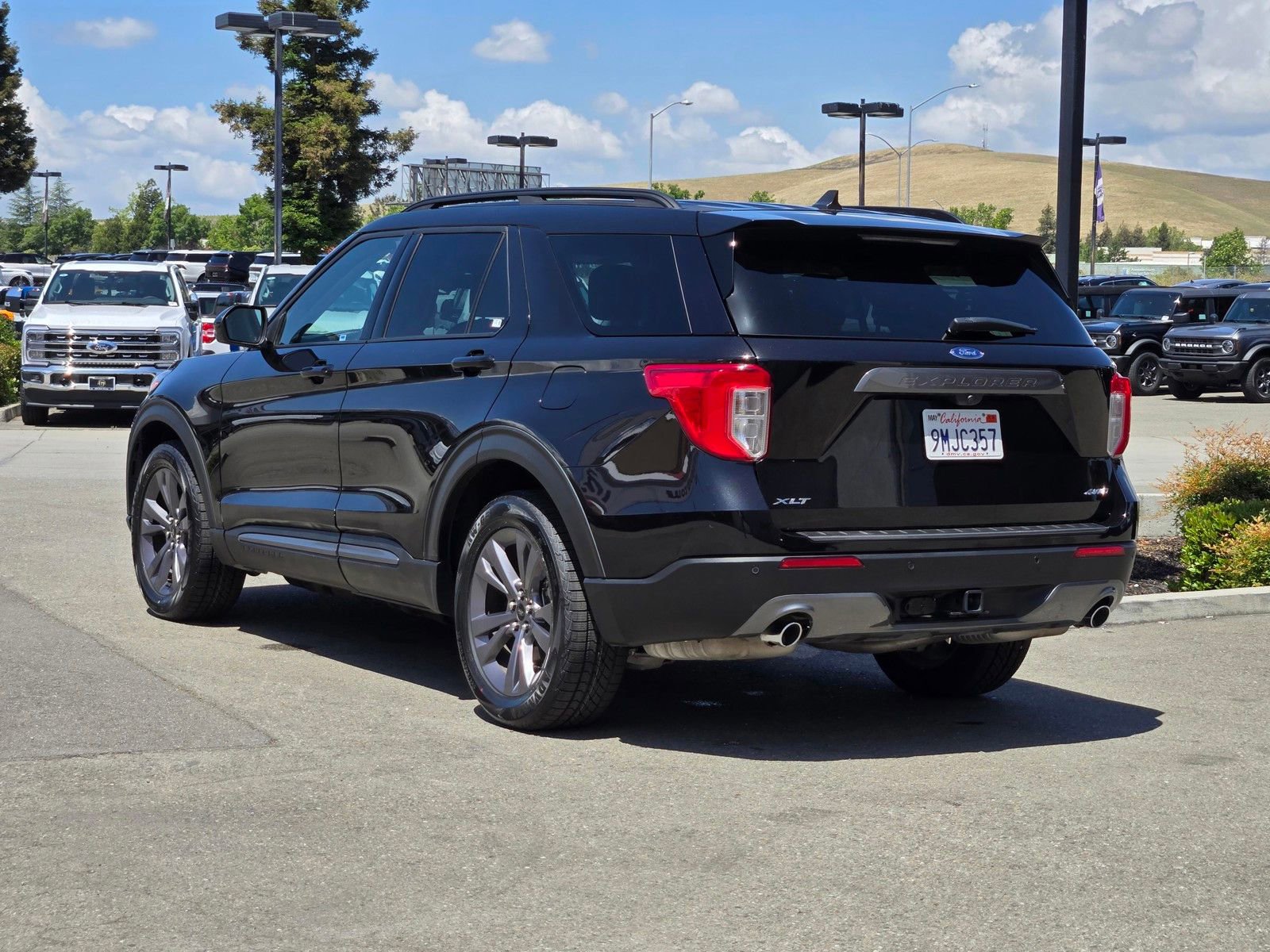 Certified 2023 Ford Explorer XLT w/ Equipment Group 202A AWD/4WD image 6