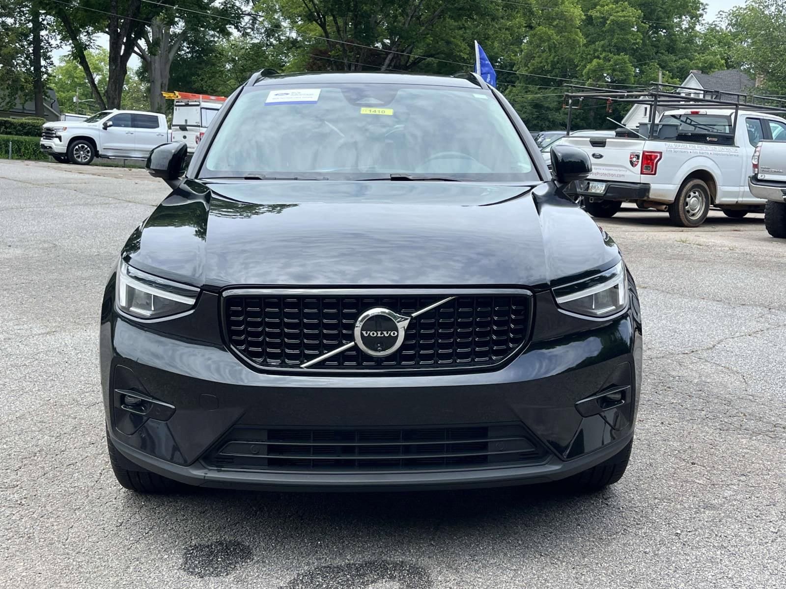Used 2025 Volvo XC40 B5 Plus AWD/4WD image 8