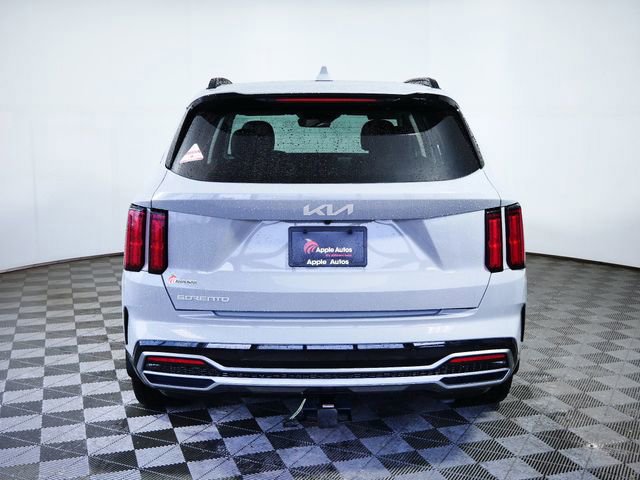 Used 2023 Kia Sorento SX image 4