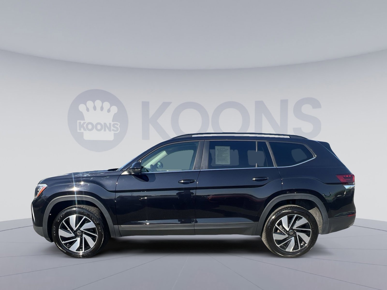 Used 2025 Volkswagen Atlas SE FWD image 3