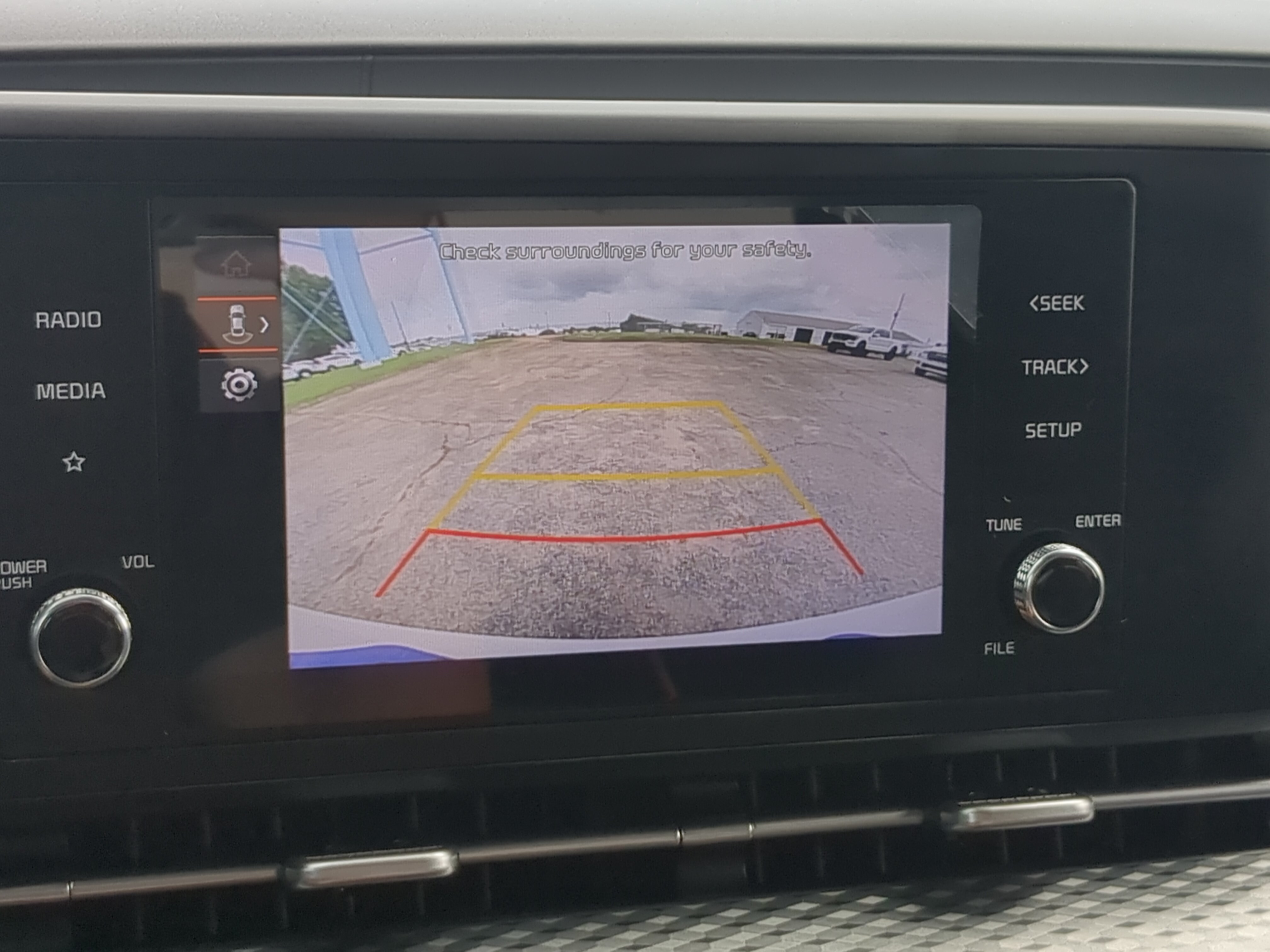 Used 2023 Kia Carnival LX FWD image 18