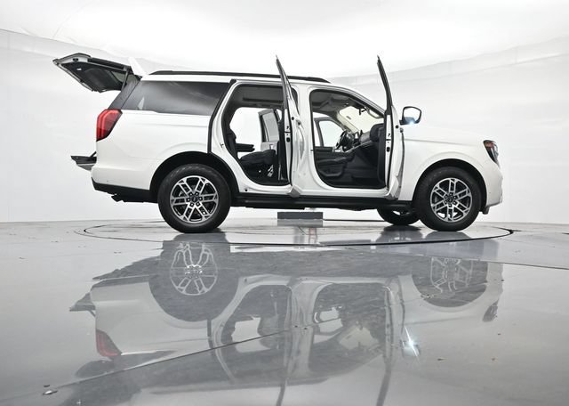 Certified 2025 Ford Expedition Active AWD/4WD image 57
