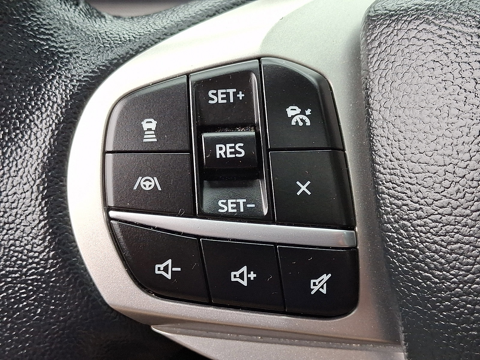 Certified 2022 Ford Explorer XLT w/ Equipment Group 202A AWD/4WD image 24