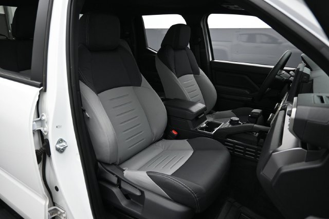 Used 2025 Toyota Tacoma TRD Sport AWD/4WD image 26