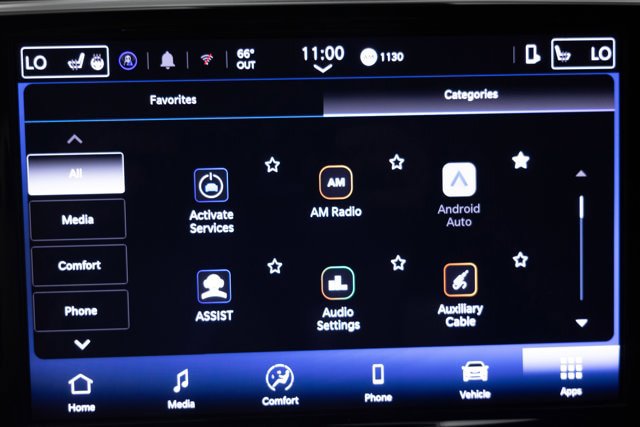 Used 2025 Chrysler Pacifica Select FWD image 3