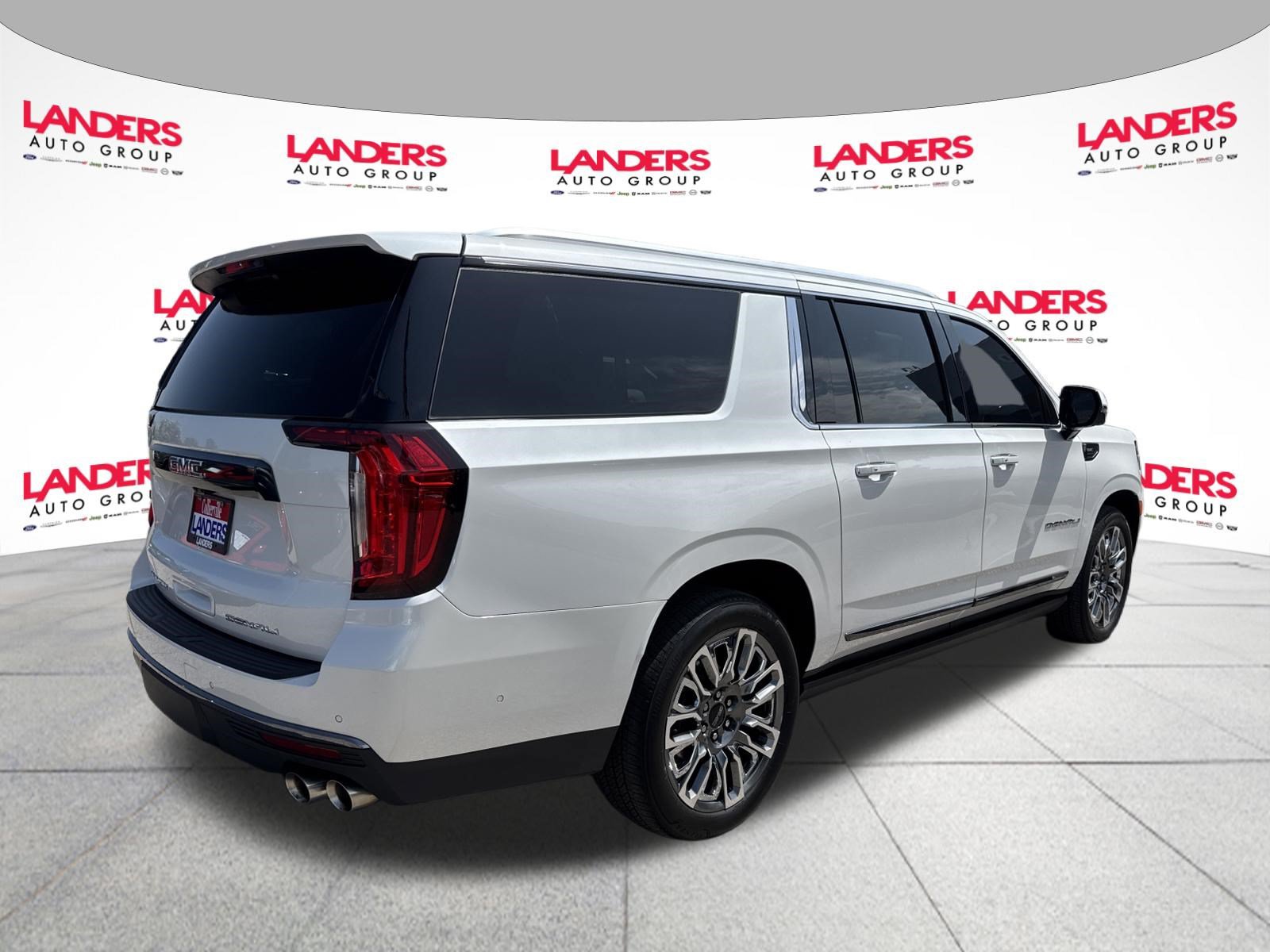 Used 2023 GMC Yukon XL Denali Ultimate w/ LPO, Floor Liner Package AWD/4WD image 3