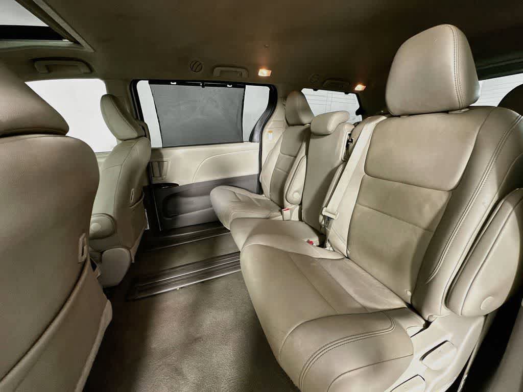 Used 2020 Toyota Sienna XLE w/ XLE Navigation Package FWD image 12