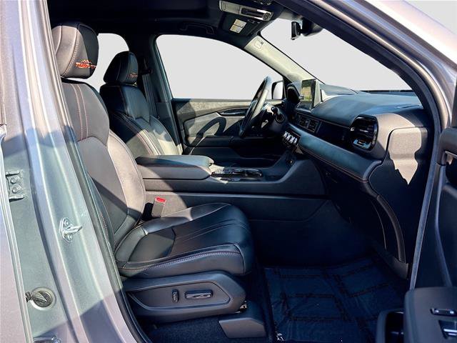 Used 2025 Honda Pilot TrailSport image 31