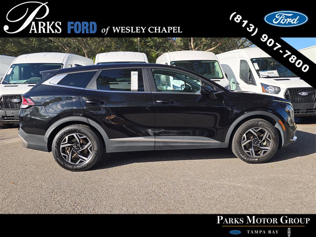 Used 2023 Kia Sportage LX image 3