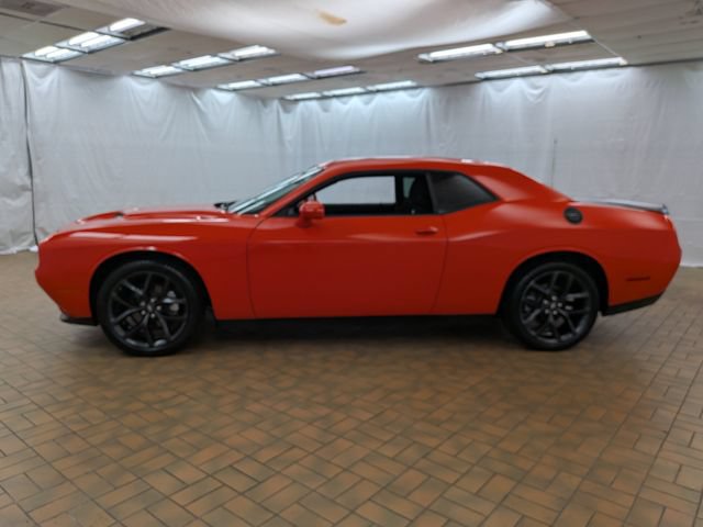 Used 2022 Dodge Challenger SXT w/ Blacktop Package RWD image 4