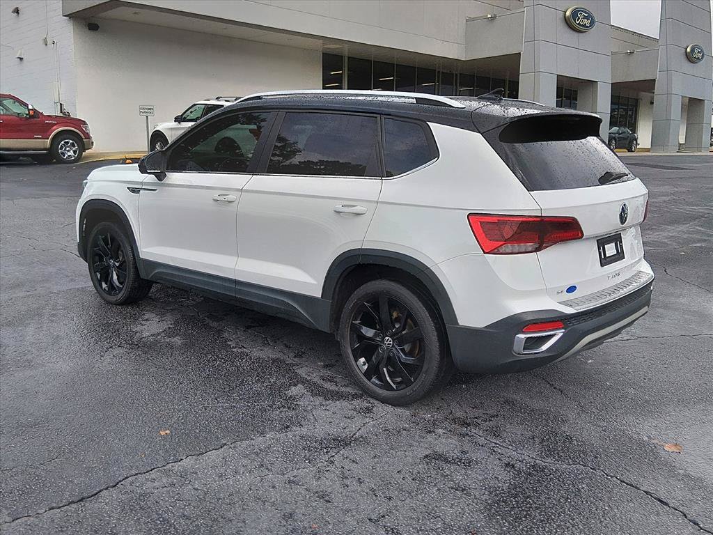 Used 2023 Volkswagen Taos SE w/ Panoramic Sunroof Package FWD image 6