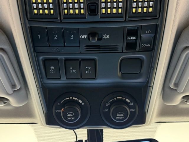 Used 2018 Toyota 4Runner TRD Off-Road Premium AWD/4WD image 36