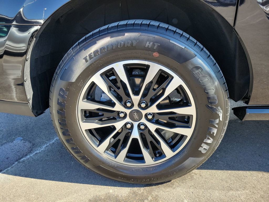 Certified 2025 Ford Expedition Max Platinum AWD/4WD image 5