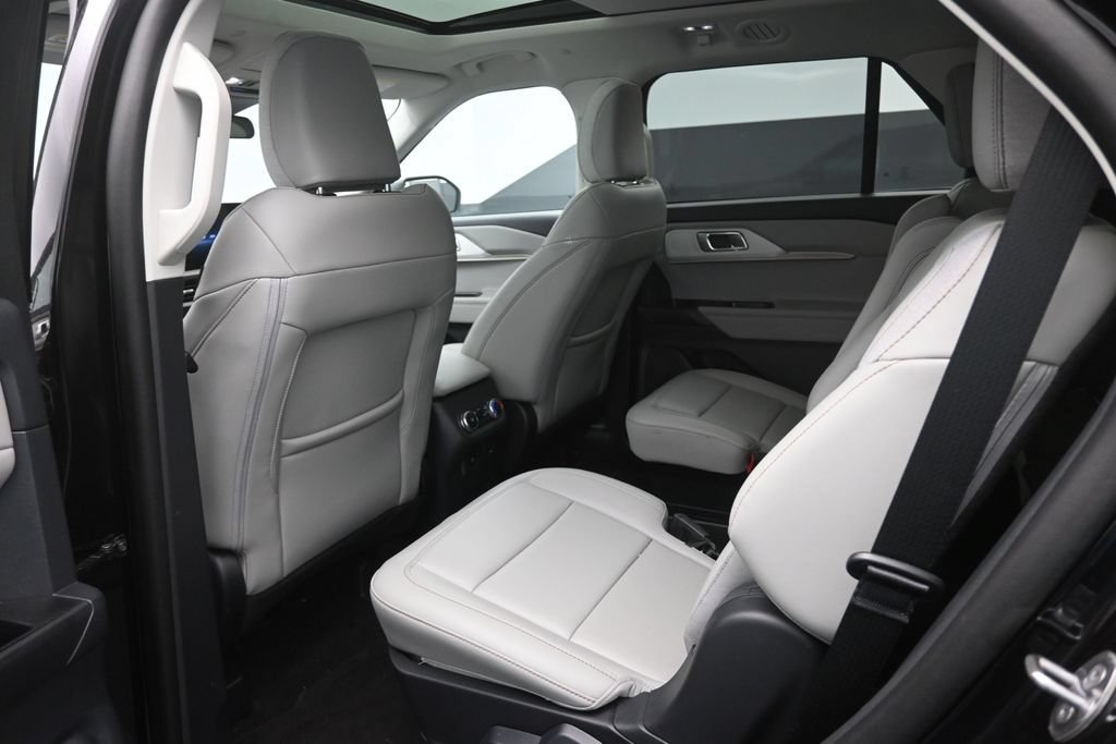 Certified 2026 Ford Explorer Active w/ Active Comfort Package AWD/4WD image 25