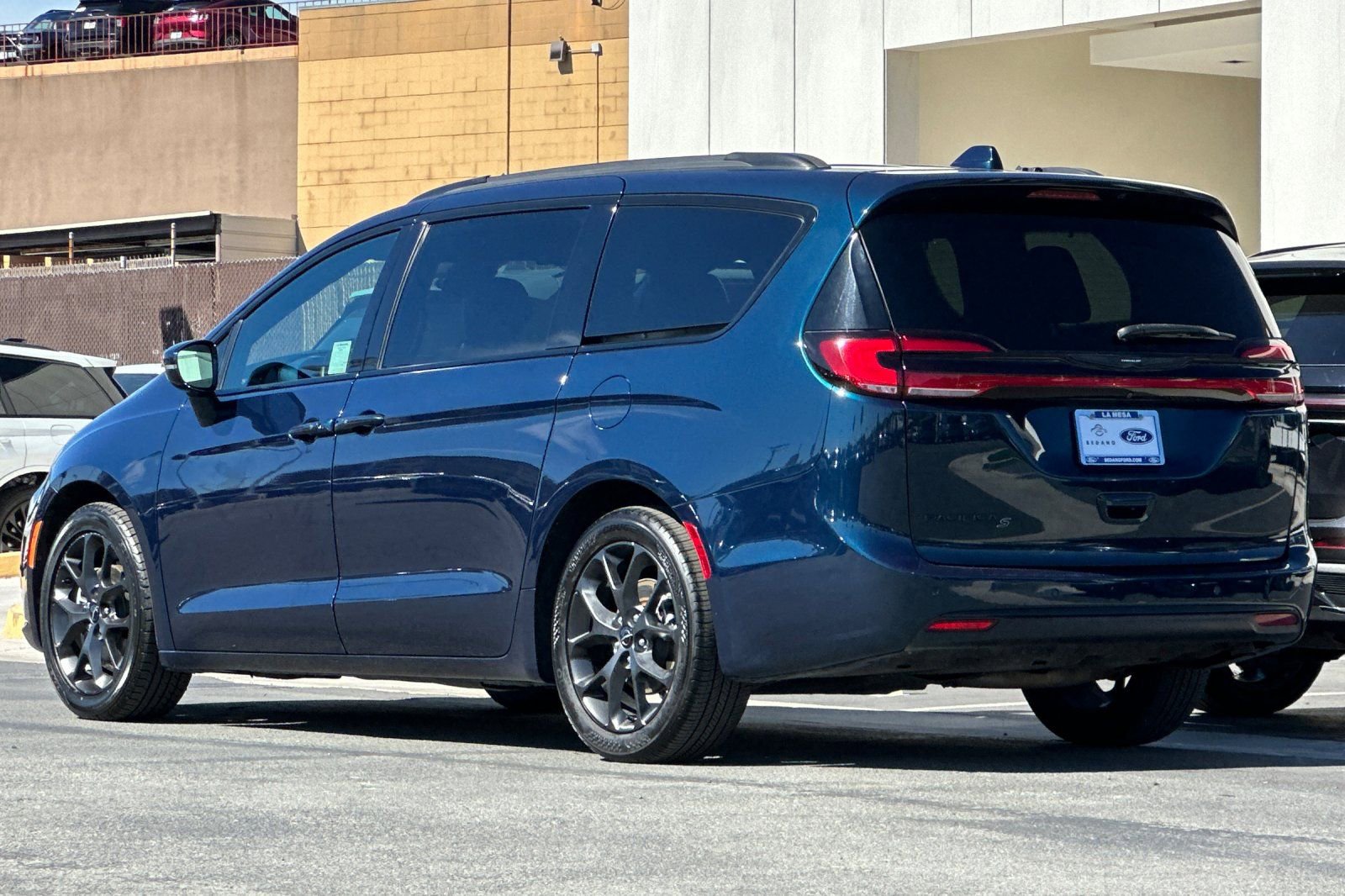 Used 2022 Chrysler Pacifica Touring-L w/ S Appearance Package image 5