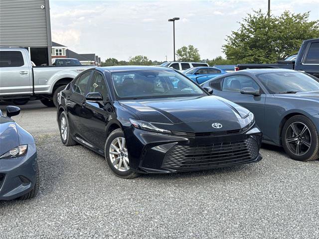 Used 2025 Toyota Camry LE FWD image 3