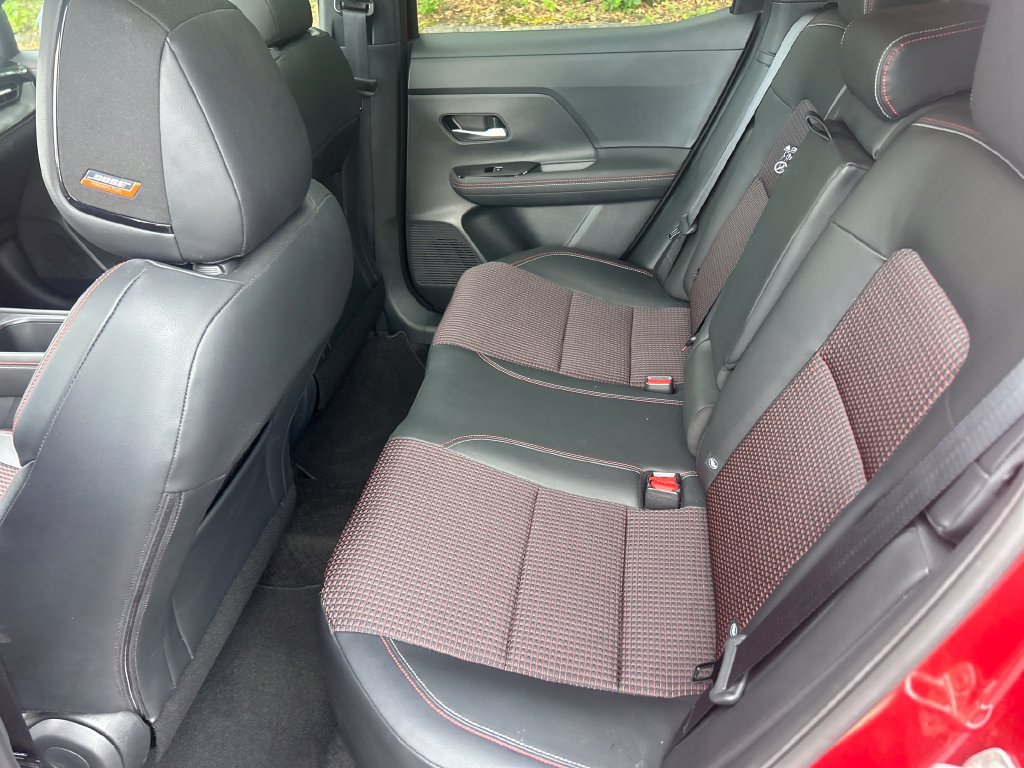 Used 2025 Nissan Kicks SR w/ SR Premium Package AWD/4WD image 29