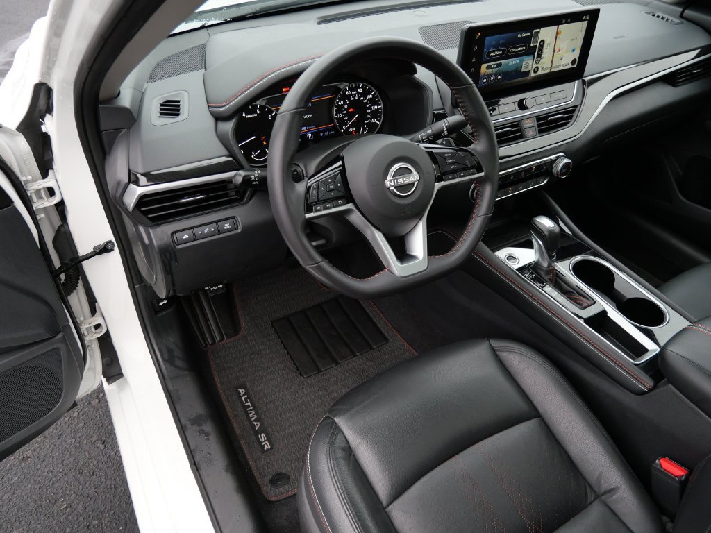 Used 2023 Nissan Altima 2.5 SR w/ SR Premium Package FWD image 12