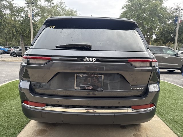Used 2025 Jeep Grand Cherokee Laredo X w/ Luxury Tech Group I RWD image 3