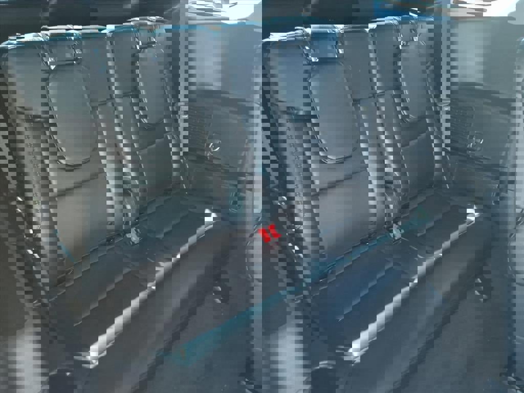 Certified 2022 Ford Explorer XLT w/ Equipment Group 202A image 16