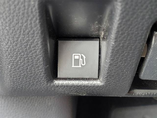 Used 2020 Toyota RAV4 XSE w/ XSE Grade Weather Package AWD/4WD image 16