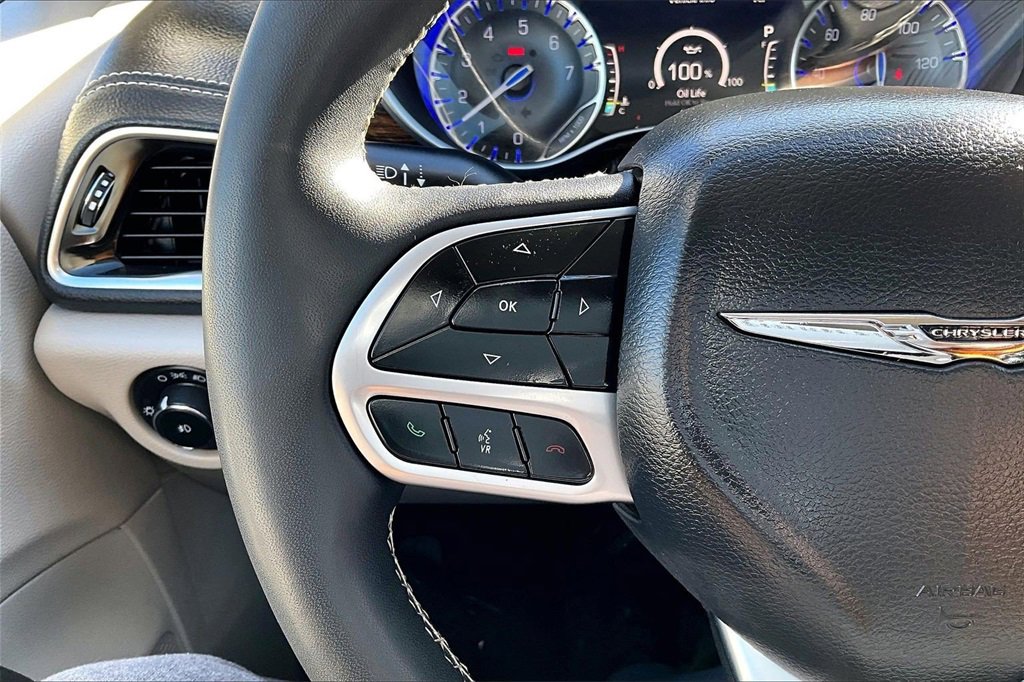 Used 2023 Chrysler Pacifica Limited image 17