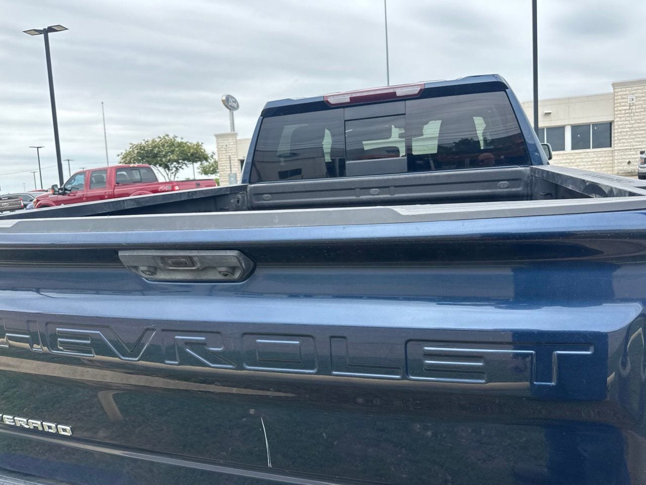Used 2022 Chevrolet Silverado 1500 LT AWD/4WD image 7
