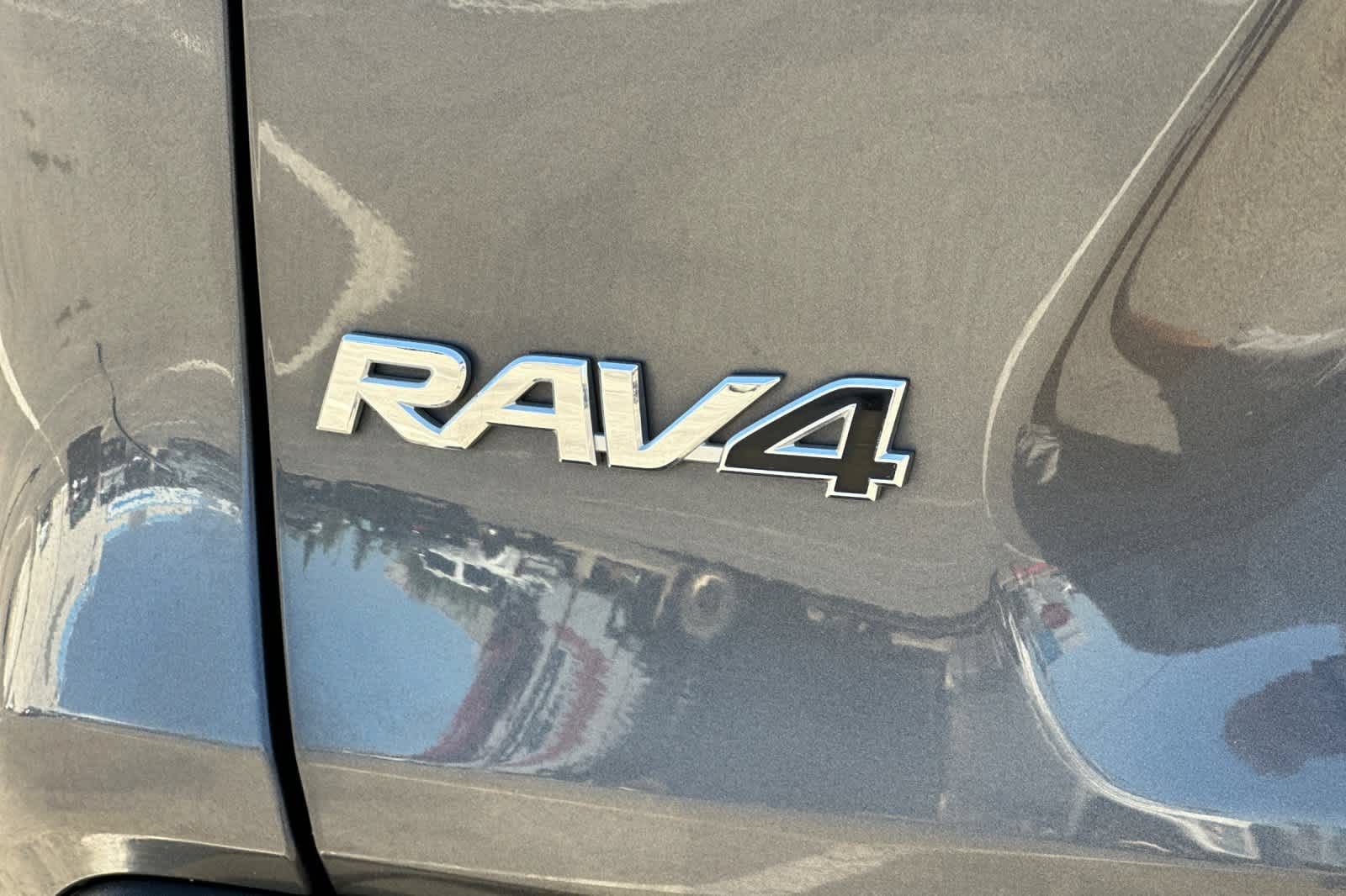 Used 2022 Toyota RAV4 LE AWD/4WD image 27