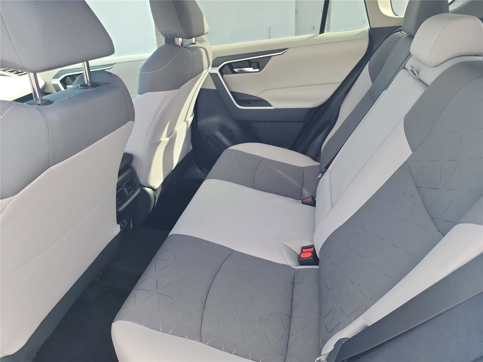 Used 2021 Toyota RAV4 XLE image 21