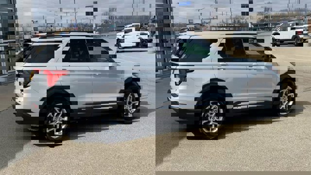 Certified 2025 Ford Explorer Active image 2